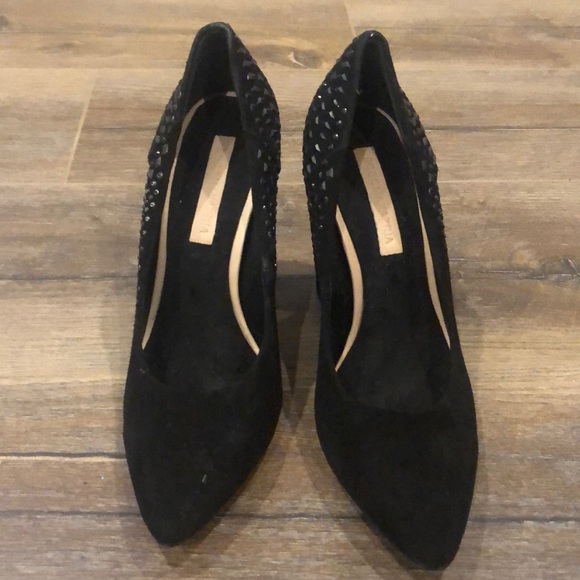 Block heeled suede pointy toe shoes